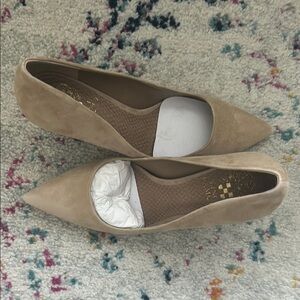 Vince Camuto Tan Heels Elegant Design